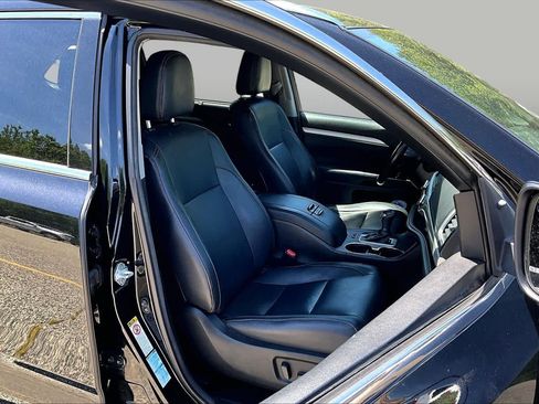 Used 2017 Toyota Highlander XLE AWD/4WD image 8