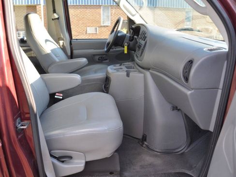 Used 2005 Ford E-350 and Econoline 350 XL RWD image 30