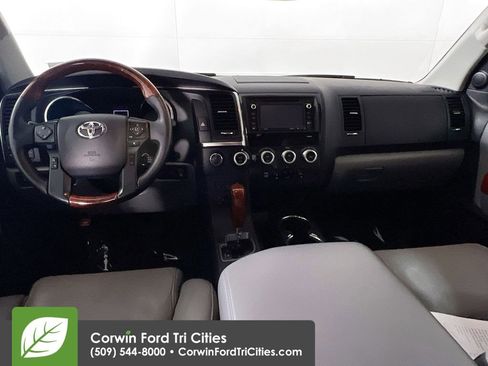 Used 2019 Toyota Sequoia Platinum AWD/4WD image 7