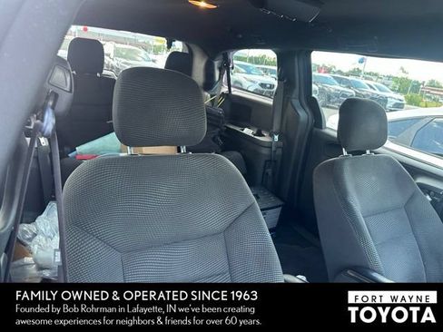 Used 2020 Dodge Grand Caravan SE FWD image 3