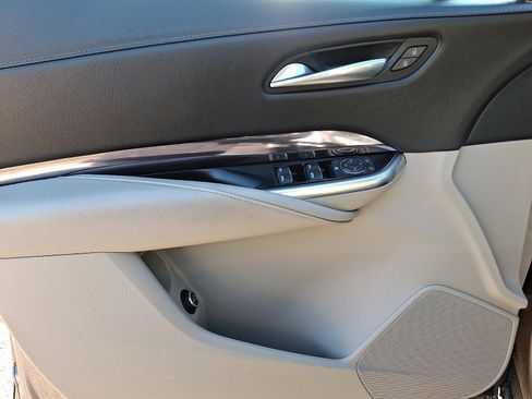 Certified 2023 Cadillac XT4 Luxury w/ Cold Weather Package image 15