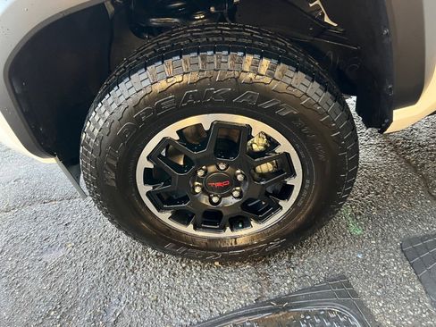 Used 2025 Toyota Tacoma TRD Off-Road image 30