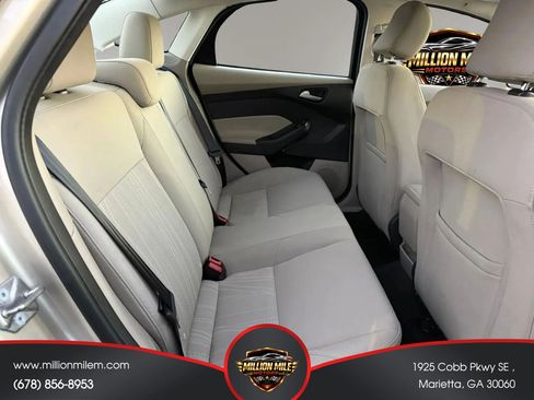 Used 2017 Ford Focus SE w/ Cold Weather Package FWD image 19