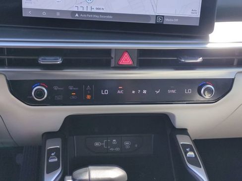 Certified 2025 Kia Sorento S w/ Panoramic Sunroof Package FWD image 25