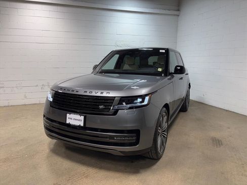 Used 2023 Land Rover Range Rover SE image 2