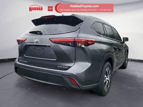 Used 2023 Toyota Highlander XLE AWD/4WD image 5
