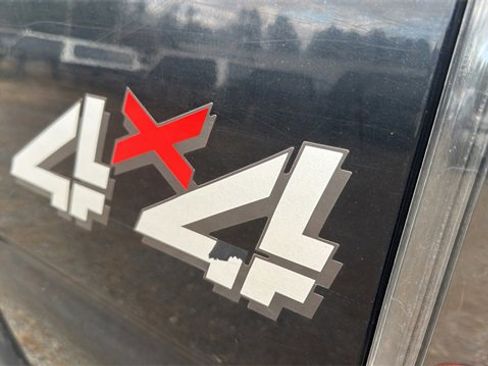 Used 2004 GMC Sierra 2500 SLE w/ Heavy-Duty Power Package image 8