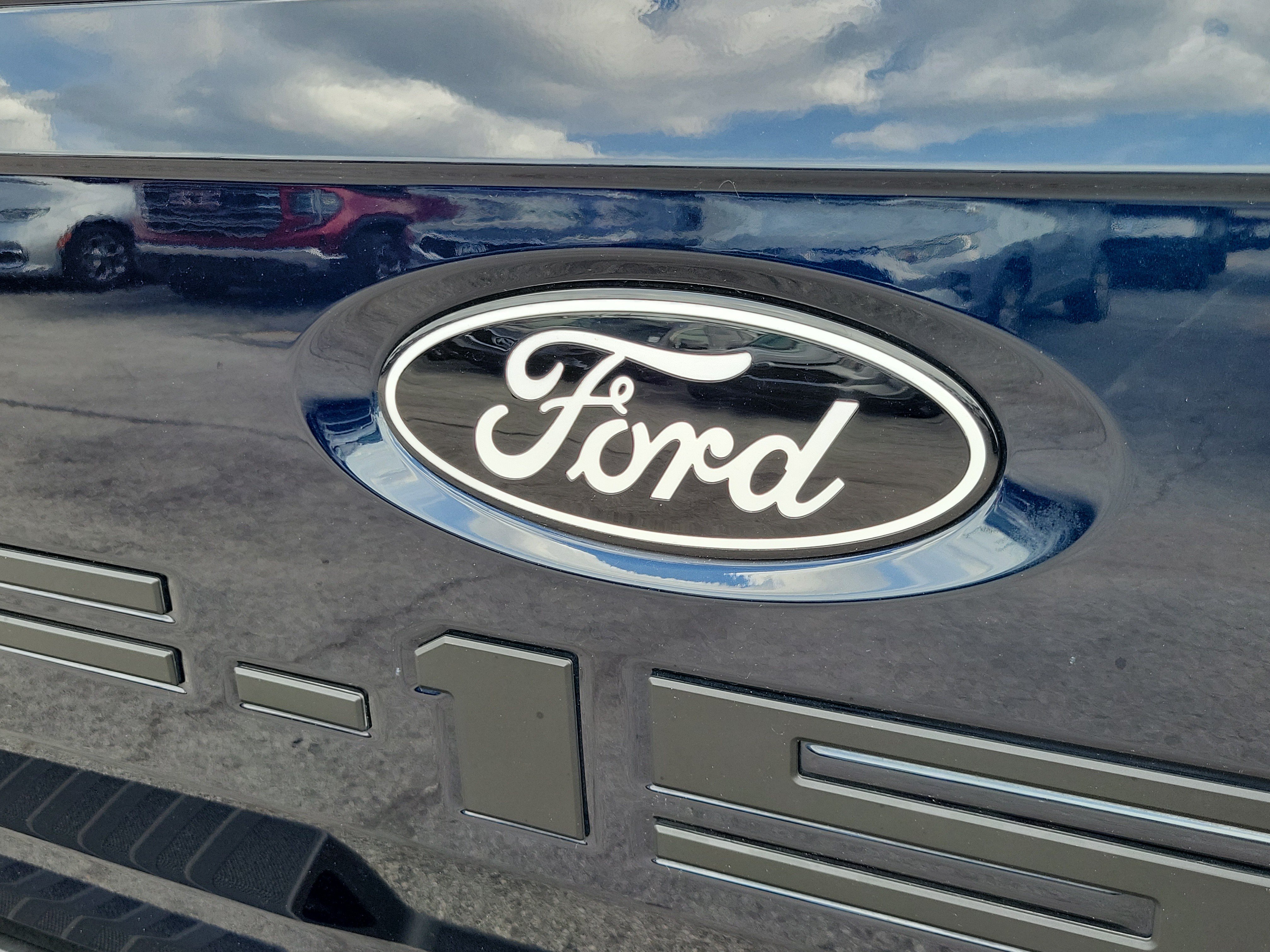Used 2025 Ford F150 XLT w/ Equipment Group 302A MID AWD/4WD image 9