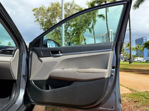 Used 2019 Hyundai Elantra SE image 14