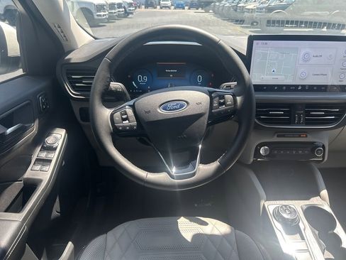 Used 2023 Ford Escape Platinum w/ Premium Technology Package AWD/4WD image 16