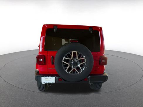 Used 2025 Jeep Wrangler Sahara image 12
