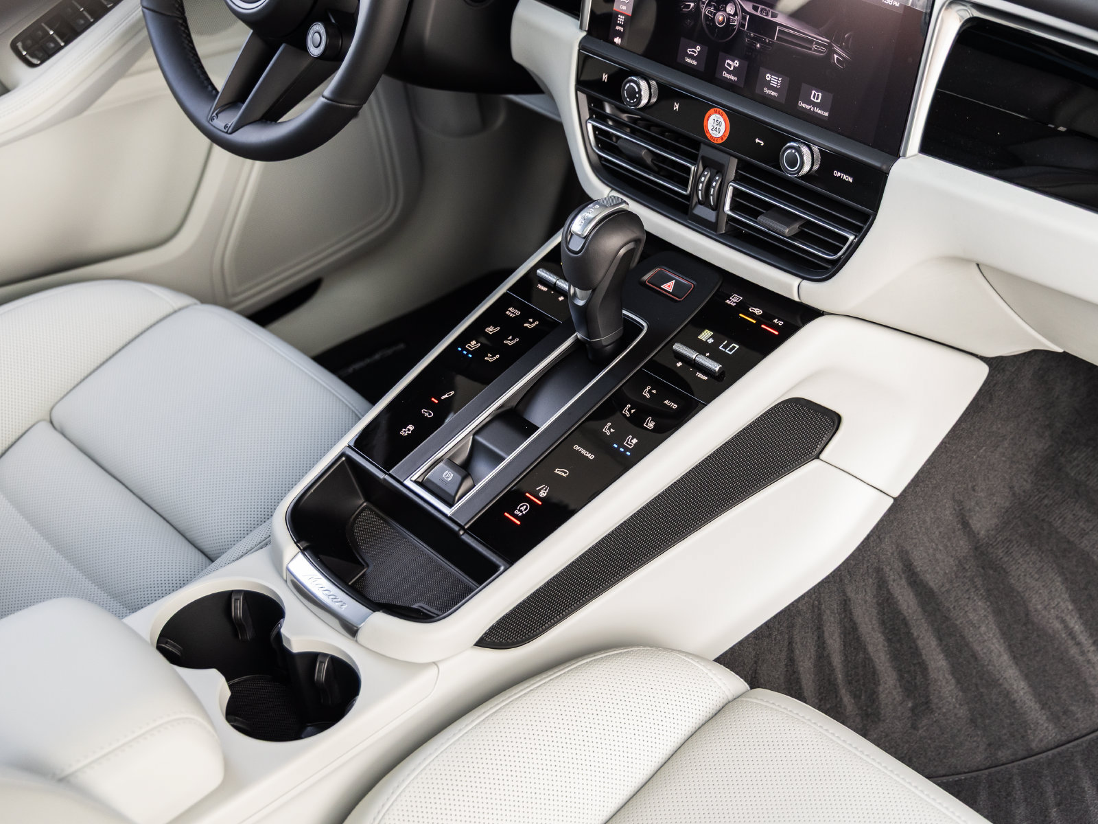 Certified 2026 Porsche Macan Turbo AWD/4WD image 32