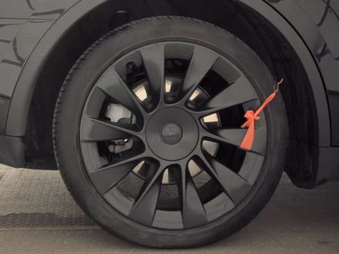 Used 2023 Tesla Model Y Long Range AWD/4WD image 5