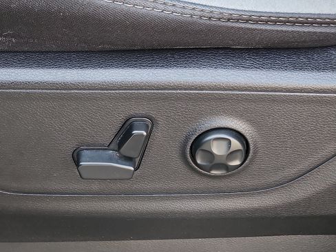 Used 2020 RAM 1500 Big Horn AWD/4WD image 25