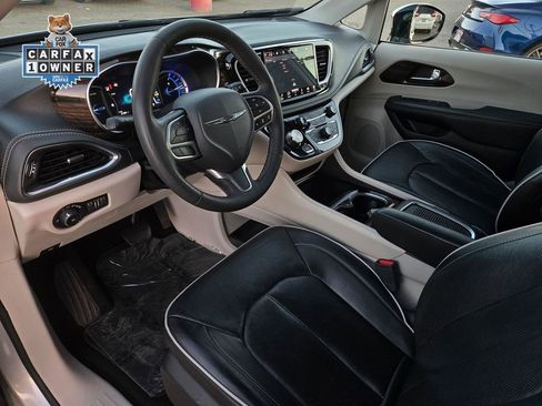 Used 2023 Chrysler Pacifica Limited FWD image 9