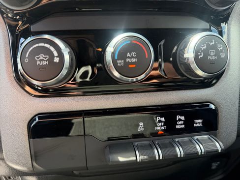 Used 2025 RAM 1500 Warlock AWD/4WD image 29