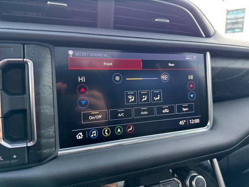 Used 2021 GMC Yukon Denali w/ Denali Premium Package image 39