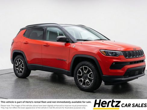 Used 2025 Jeep Compass Trailhawk image 1