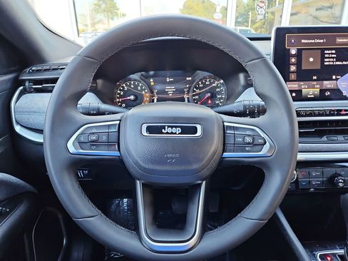 Used 2024 Jeep Compass Latitude image 10