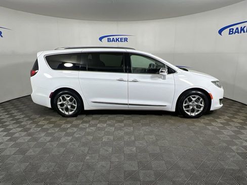 Used 2019 Chrysler Pacifica Limited FWD image 10