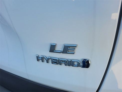 Used 2022 Toyota RAV4 LE image 12