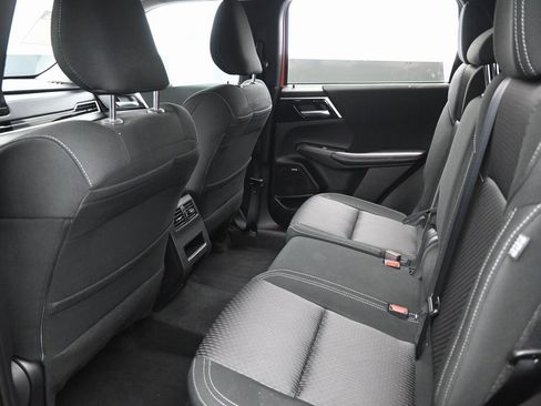 Used 2025 Mitsubishi Outlander ES image 26