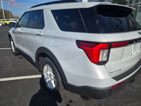 New 2026 Ford Explorer Active image 11