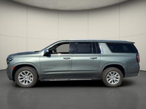 Used 2023 Chevrolet Suburban Premier AWD/4WD image 4