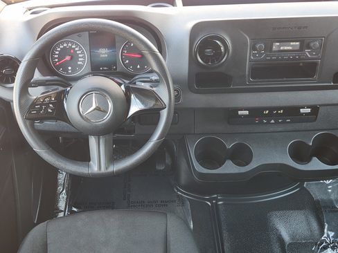 Used 2025 Mercedes-Benz Sprinter 2500 image 16