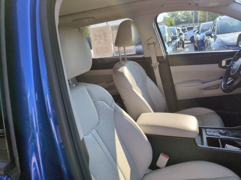Used 2022 Kia Sorento S w/ Panoramic Sunroof Package FWD image 31