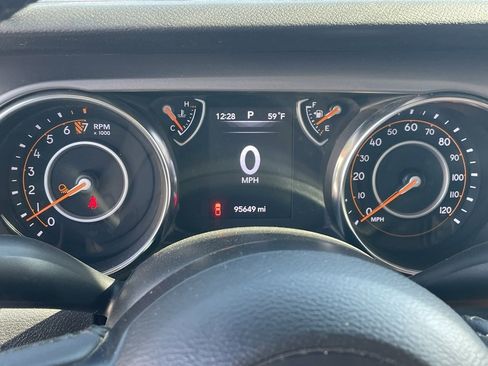 Used 2023 Jeep Gladiator Sport image 8