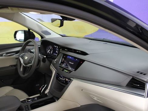 Used 2025 Cadillac XT5 Premium Luxury w/ Technology Package AWD/4WD image 11