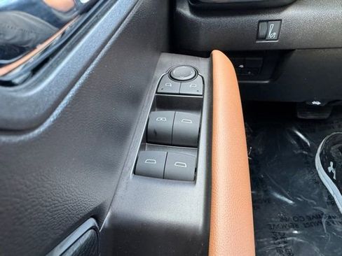 Certified 2024 GMC Canyon AT4 w/ AT4 Premium Package AWD/4WD image 33