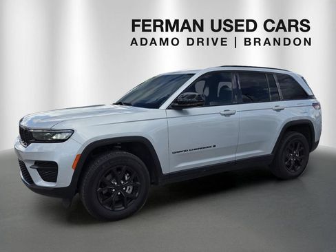 Used 2025 Jeep Grand Cherokee Altitude AWD/4WD image 1