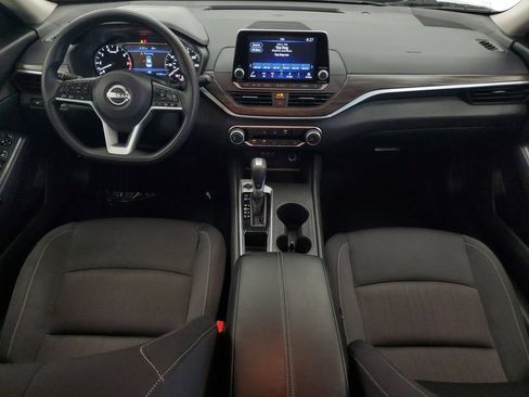 Used 2025 Nissan Altima 2.5 SV FWD image 14