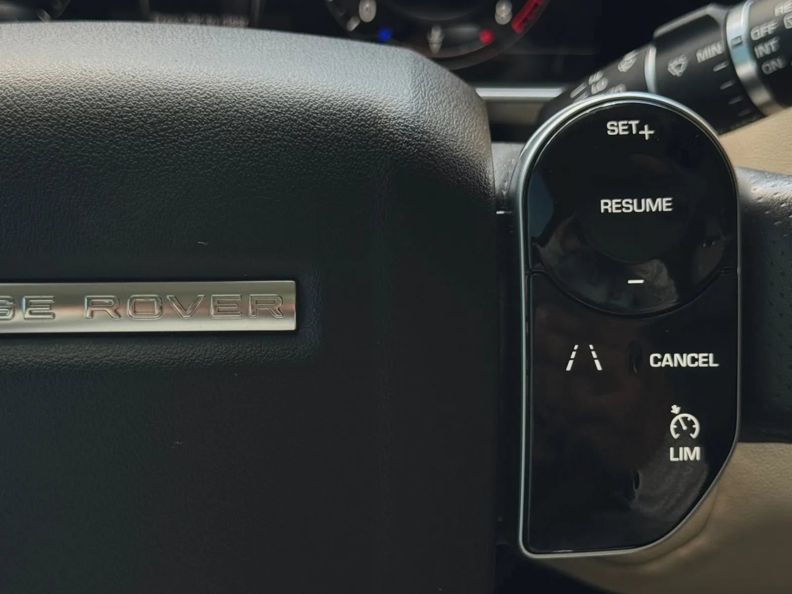 Used 2018 Land Rover Range Rover Sport HSE AWD/4WD image 29