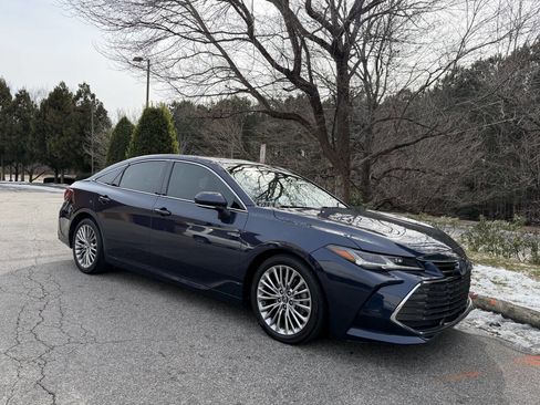 Used 2019 Toyota Avalon Limited image 14