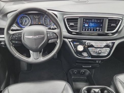 Used 2020 Chrysler Pacifica Touring-L w/ S Appearance Package FWD image 26