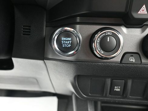Used 2022 Toyota Tacoma TRD Sport AWD/4WD image 23