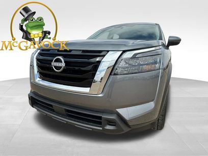 New 2025 Nissan Pathfinder SV w/ SV Premium Package