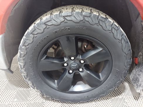 Used 2018 RAM 1500 SLT AWD/4WD image 5