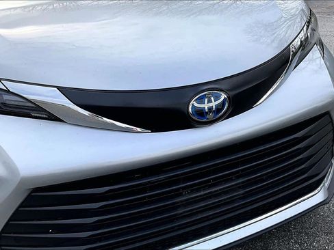 Certified 2024 Toyota Sienna XLE image 30