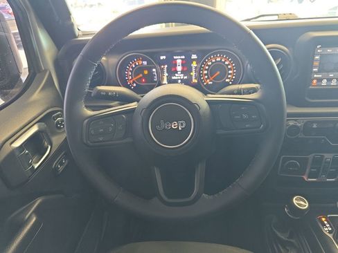 Used 2023 Jeep Gladiator Willys image 18