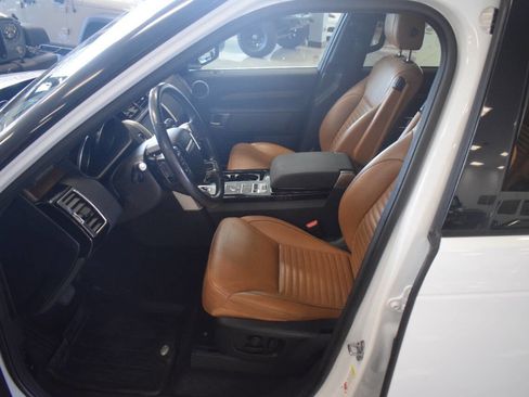 Used 2017 Land Rover Discovery HSE image 53