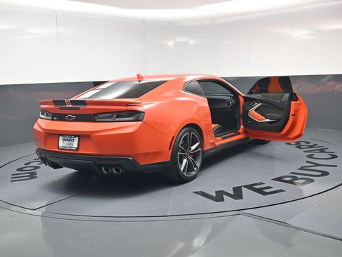 Used 2018 Chevrolet Camaro SS w/ Hot Wheels Edition image 27