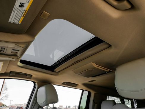 Used 2019 Cadillac Escalade ESV Premium Luxury AWD/4WD image 5