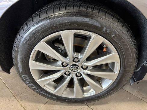 Used 2016 Toyota Camry image 10