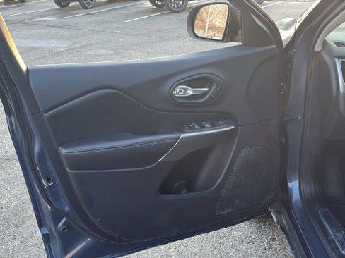 Used 2020 Jeep Cherokee Limited image 8