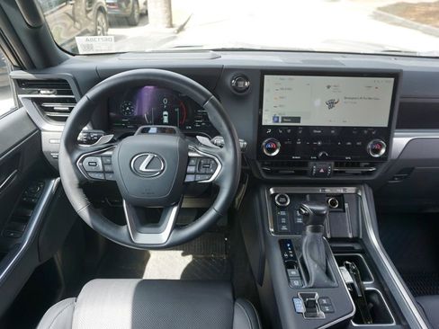 Used 2024 Lexus GX 550 AWD/4WD image 6