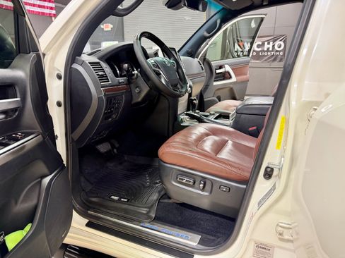 Used 2016 Toyota Land Cruiser AWD/4WD image 19